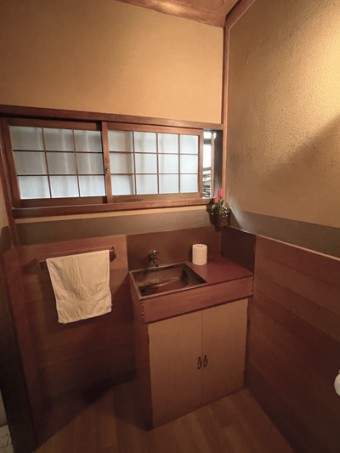 落ち着きある和風のトイレー最新タンクレストイレにお取替え 落ち着きある和風のトイレー最新タンクレストイレにお取替え